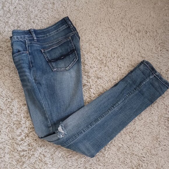 Indigo Rein Women’s Sz 9 Distressed Skinny Jeans Medium Wash Button Fly Stretch - Picture 5 of 6